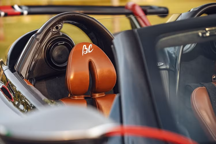 Ở Pagani, ông Horacio Pagani đã áp dụng triết lý mượn từ thời phục hưng của thiên tài nghệ thuật Leonardo da Vinci, người mà hơn 500 năm trước đã tuyên bố: Nghệ thuật và Khoa học phải đi đôi với nhau.