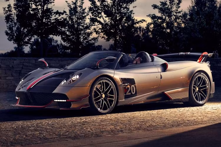 Một lần nữa Huayra BC đã trở lại và tiếp tục trở thành món đồ chơi khiến giới siêu giàu trên thế giới khao khát được sở hữu và lái nó về garage. Không chỉ là phương tiện – xe Pagani là một tác phẩm nghệ thuật di động với kỹ thuật chế tác đỉnh cao bên cạnh phong cách thiết kế thanh lịch đầy cảm xúc.