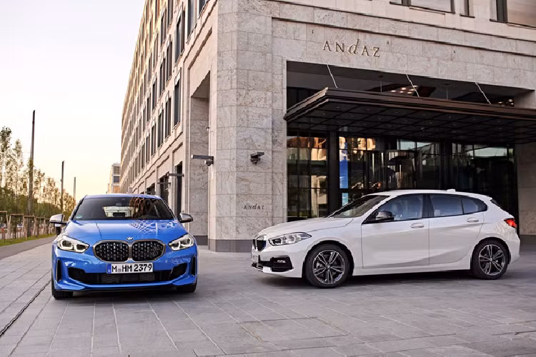 Mới đây, hãng xe sang xứ Baravia - BMW vừa trình làng tới công chúng trên toàn thế giới mẫu xe hatchback cỡ nhỏ 1-Series phiên bản 2020 hoàn toàn mới. Ngoài những nâng cấp mạnh mẽ về ngoại hình, BMW 1-Series 2020 mới còn được trang bị tới 5 tuỳ chọn về động cơ với công suất mạnh nhất lên tới 302 mã lực. 