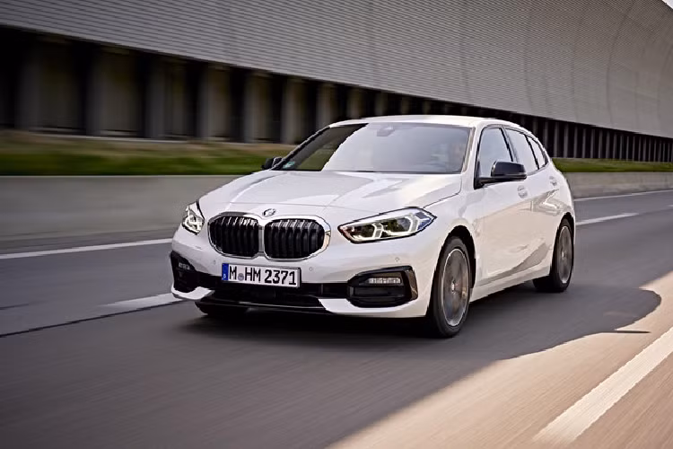 Hiện tại, hãng xe sang Đức chưa công bố giá bán BMW 1-Series 2020. Dự kiến, xe sẽ chính thức "lên kệ" từ quý III năm nay tại châu Âu.