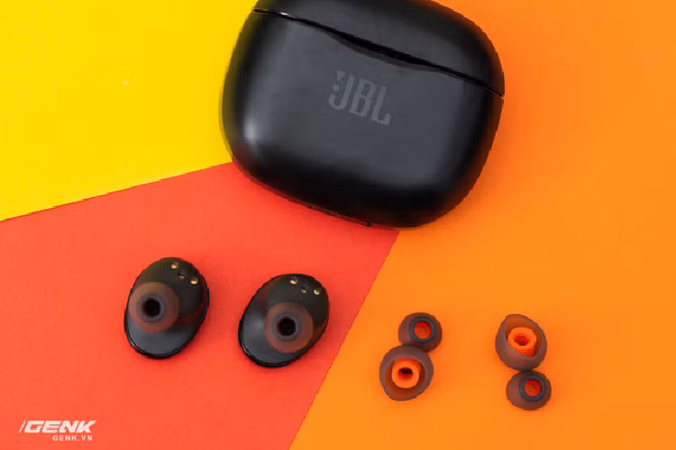 Tren tay tai nghe true-wireless JBL Tune 120 moi-Hinh-9