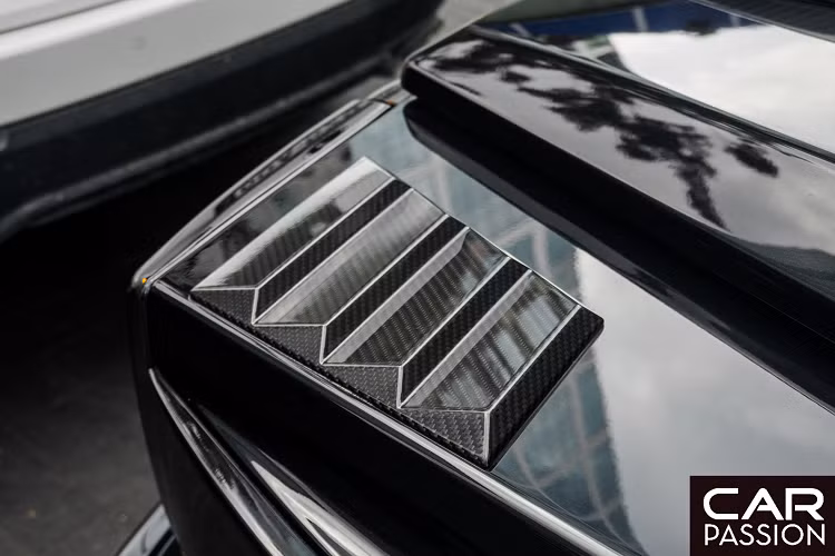 Khoang nội thất tiêu chuẩn trên chiếc SUV địa hình Mercedes-Benz G63 AMG được bọc lại hoàn toàn bằng chất liệu da cao cấp đến từ chính Brabus.