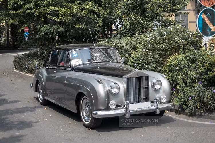 Chính vì mục đích hướng tới tầng lớp cao cấp, những chiếc Rolls-Royce luôn luôn được chế tạo với mục đích tối đa hóa sự sang trọng, đem lại sự thoải mái cho chủ nhân cũng như thể hiện địa vị, quyền lực của những người sử dụng chiếc xe này.