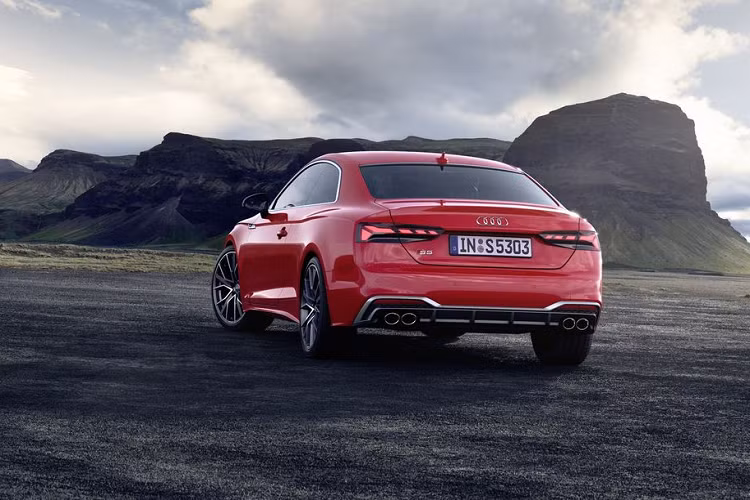 Tại các thị trường khác, Audi S5 2020 sẽ đến tay người dùng với biến thể động cơ TFSI V6 xăng 3.0L với công suất 348 mã lực và mô-men xoắn cực đại 500 Nm. Biến thể này có khả năng tăng tốc từ 0 - 100 km/h chỉ với 4,7 giây.