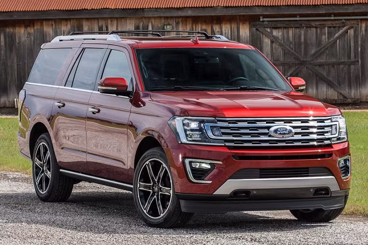 Xuất hiện trên cả F-150 và F-Series Super Duty, mẫu xe SUV Ford King Ranch từng là một trong những biến thể hạng sang của Ford Expedition. Năm 2017, Ford khai tử mẫu xe này để nhường chỗ cho model thiết kế hoàn toàn mới - Texas Edition.
