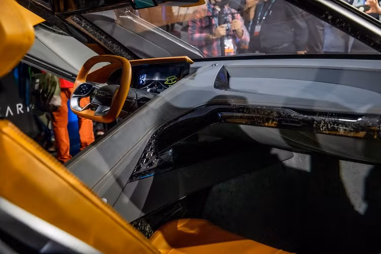 "Drive and Play" là một công nghệ độc quyền của Karma, áp dụng trên concept SC2, đặc biệt cho phép những người đam mê game hay ô tô có thể “sống lại” những trải nghiệm lái trước đó thông qua một hệ tái tạo giả lập trên chính chiếc xe của họ.