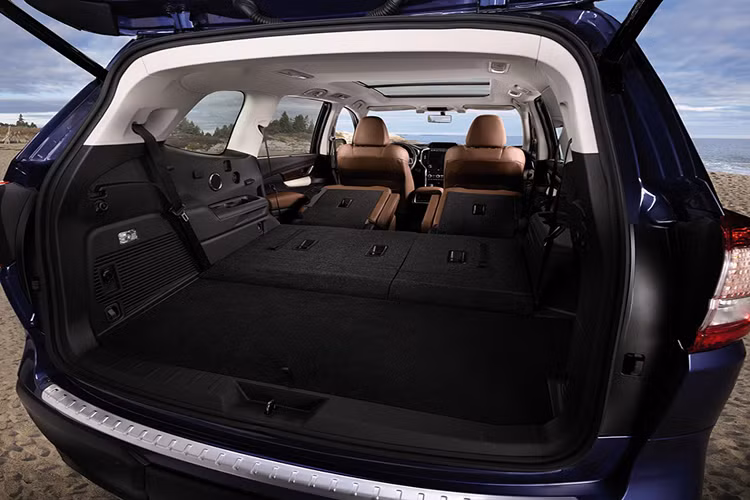 Tại thị trường Bắc Mỹ, Subaru Ascent vốn là đối thủ cạnh tranh trực tiếp với Ford Explorer, Honda Pilot, Mazda CX-9, Volkswagen Atlas, Chevrolet Traverse, Hyundai Palisade hay Kia Telluride.