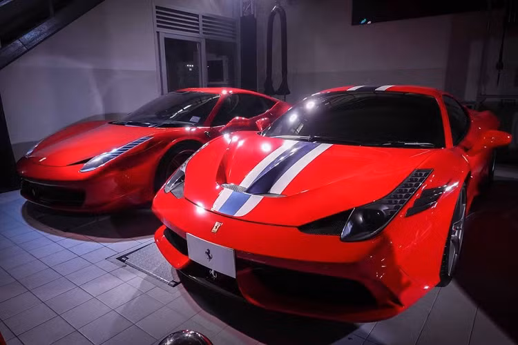 Từ trái qua, Ferrari 458 Italia, Ferrari 458 Speciale, Ferrari 488 GTB và cuối cùng là Ferrari 488 Pista. Ferrari 458 Speciale có đúng một chiếc ở Việt Nam và thuộc sở hữu của ông Đặng Lê Nguyên Vũ.