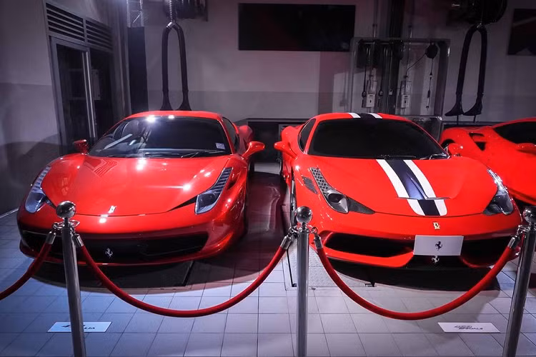 Cặp đôi Ferrari 458 Italia và Ferrari 458 Speciale
