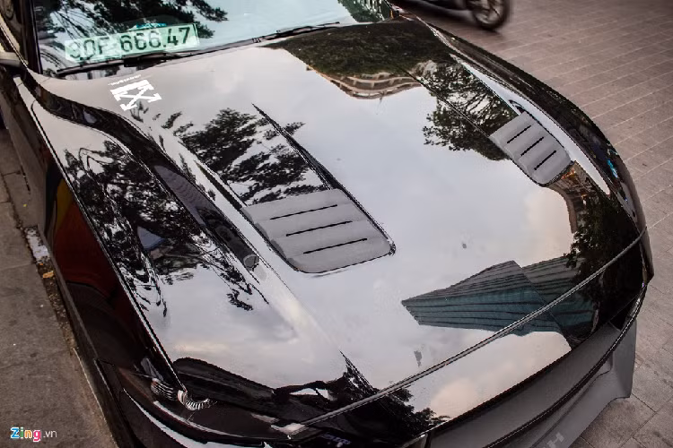 Nguyên bản, xe được trang bị gói ngoại thất GT Performance Pakage bao gồm cánh gió ở phía sau, bộ mâm 19 inch sơn đen bóng, kẹp phanh Brembo cùng các nâng cấp về hệ thống treo và khung gầm... Sau đó, chiếc xe được trang bị thêm hệ thống ống xả đến từ thương hiệu Akrapovic danh tiếng.