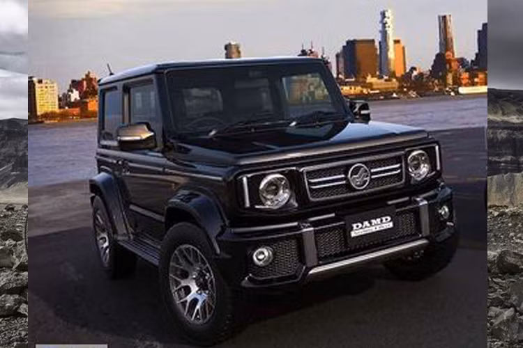 Để tăng cường khả năng off-road, DAMD cũng trang bị bộ cản trước, sau riêng biệt với đèn gầm. DAMD còn chế cho Jimny bộ ba-đờ-sốc trước sau bằng kim loại chắc chắn, với góc tới và góc thoát lớn hơn so với xe nguyên bản.