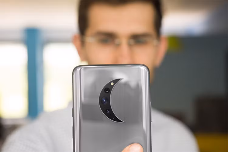 Camera iPhone 11 Pro xấu xí khi đọ dáng cùng các đối thủ - Hình 6 Camera iPhone 11 Pro xau xi khi do dang cung cac doi thu-Hinh-6