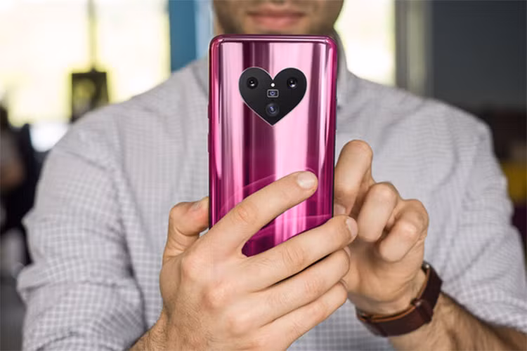 Camera iPhone 11 Pro xấu xí khi đọ dáng cùng các đối thủ - Hình 4 Camera iPhone 11 Pro xau xi khi do dang cung cac doi thu-Hinh-4