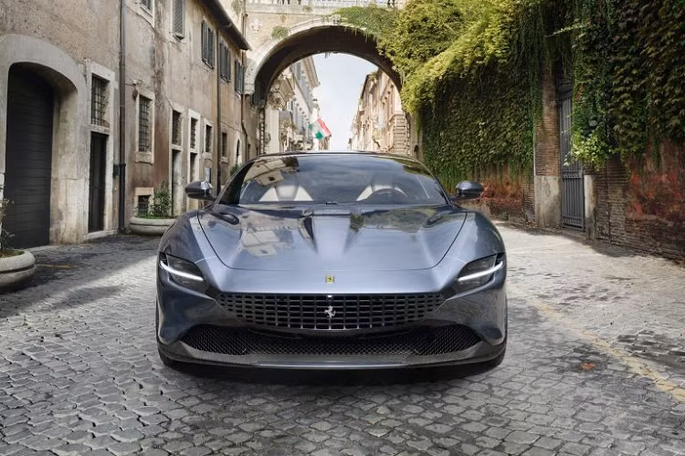 Hãng xe Ý đã trình làng siêu xe Ferari Roma mới vào tháng trước, giờ đây thương hiệu siêu xe Italy đã công bố đầy đủ thông tin chi tiết về chiếc grand tourer được xem là "hiền" nhất trong đại gia đình ngựa chồm.