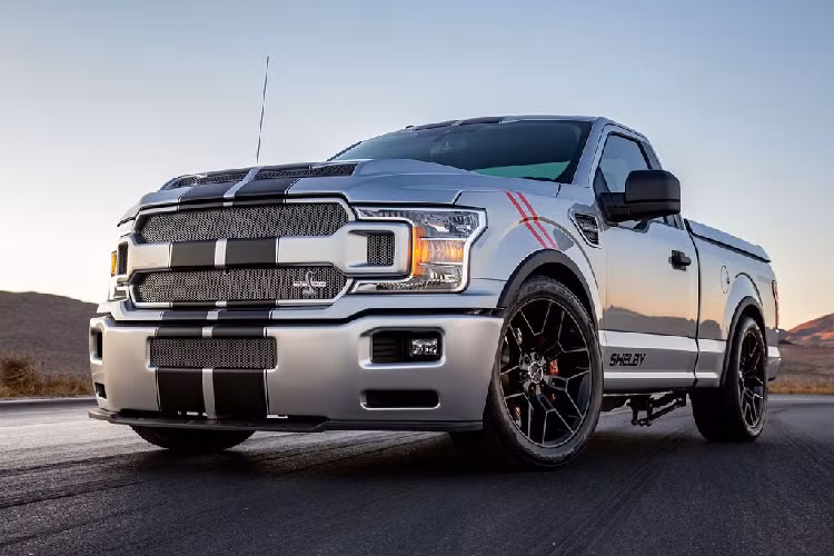 Về động cơ, chiếc Shelby F-150 đặc biệt này sở hữu sức mạnh từ khối máy V8 5.0 lít, sản sinh công suất cực đại 395 mã lực. Tuy nhiên, nếu thêm 7.300 đô la Mỹ (170 triệu đồng), khách hàng sẽ sở hữu khối động cơ V8 5.0 lít Siêu nạp với mức công suất ấn tượng 770 sức ngựa.