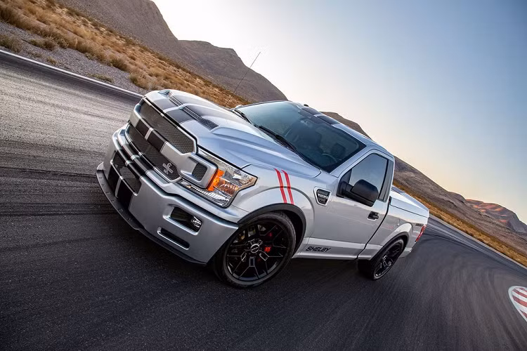 Với kế hoạch ra mắt tại Buổi Đấu giá Bộ sưu tập Xe hơi của Barrett-Jackson tại Scottsdale, Arizona (Mỹ) vào tháng 1/2020 tới, phiên bản sản xuất của mẫu siêu bán tải Ford Shelby F-150 mới sẽ được phát triển dựa trên chiếc Ford F-150, sử dụng hệ dẫn động 2 cầu 4WD.