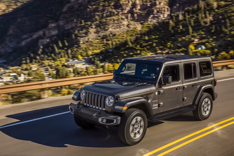 Tập đoàn Fiat Chrysler Automobiles cho biết đã khắc phục vấn đề này từ tháng trước, đồng thời dừng việc ban hành lệnh triệu hồi Jeep Wrangler bị ảnh hưởng. Công ty cho biết khách hàng có thể mang xe đến các đại lý để được đổi một bộ giảm xóc mới nhằm giải quyết các vấn đề về khung sườn.