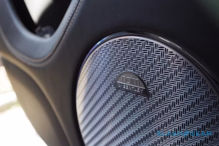 Naim dành cho Bentley cung cấp công suất khổng lồ thông qua 20 loa. Điều khiến hệ thống Naim trở nên khác biệt là hệ thống xử lý âm thanh kỹ thuật số khiến âm thanh chạm tới từng hành khách trong xe, và bởi vì các chủ xe Bentley thường có tài xế riêng, nó còn có một chế độ để đảm bảo hành khách phía sau nghe được tốt nhất.