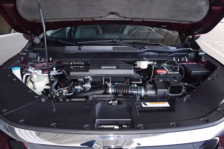 Honda Breeze 2020 có kích thước DxRxC tương ứng 4.634 x 1.855 x 1.679 mm, chiều dài cơ sở đạt 2.661 mm. Bước vào bên trong, Honda Breeze 2020 được sắp xếp với cấu hình 5 chỗ ngồi cùng thiết kế tổng thể tương tự như CR-V. Honda cho biết, Breeze 2020 cũng đi kèm với các công nghệ hiện đại như Honda Sensing và Honda Connect 2.0 cùng hệ thống sạc không dây và cốp mở điện.