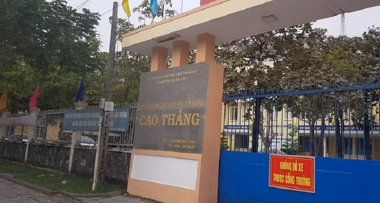 Thay giao bi to bop ma nu sinh, noi 'thay tan em duoc khong': Cong an vao cuoc