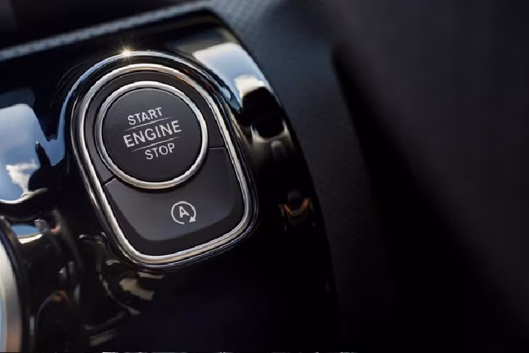 Chức năng khởi động nút bấm Keyless-Go với nút khởi động Start Stop Engine được thiết kế chau chuốt.