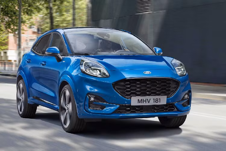 Dù có kích thước tương đương với EcoSport nhưng mẫu xe giá rẻ Ford Puma 2020 lại sở hữu thiết kế khác hoàn toàn. Cùng với việc trang bị "hàng tấn" công nghệ nên giá bán của mẫu xe này cũng cao hơn "người anh em" EcoSport.