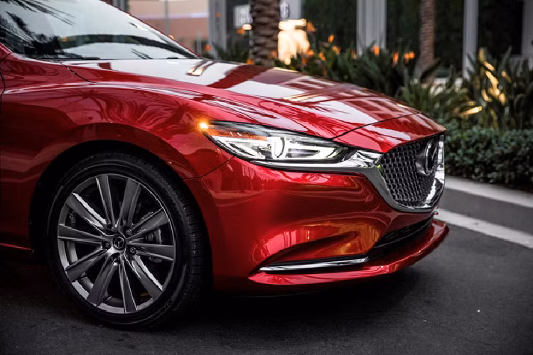 Gía xe Mazda6 2020 bản Sport (24.920 USD), Touring (27.520 USD) và Grand Touring (30.620 USD) được trang bị động cơ hút khí tự nhiên 2.5L, 4 xi-lanh thẳng hàng cho công suất 187 mã lực và mô-men xoắn 252 Nm, đi cùng hộp số tự động 6 cấp.