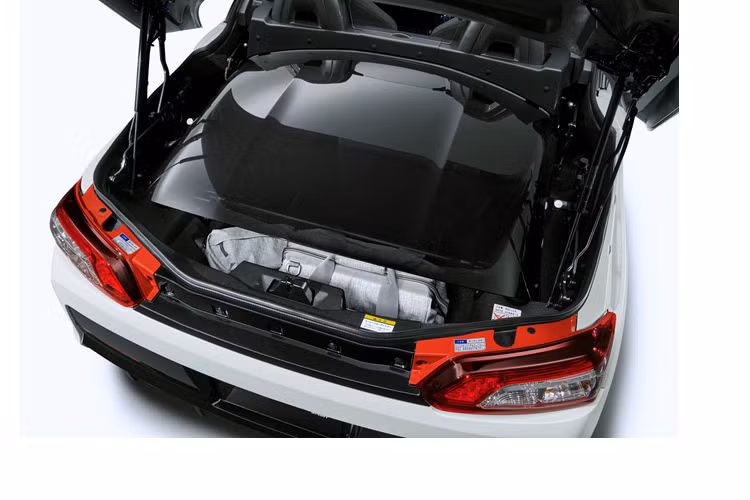 Có nhiều trang bị của xe thể thao Toyota Copen GR Sport được cung cấp riêng, chẳng hạn bọc gầm trước (477 USD), tấm chắn trước (406 USD), cánh gió bên (609 USD), và cánh gió sau (437 USD).