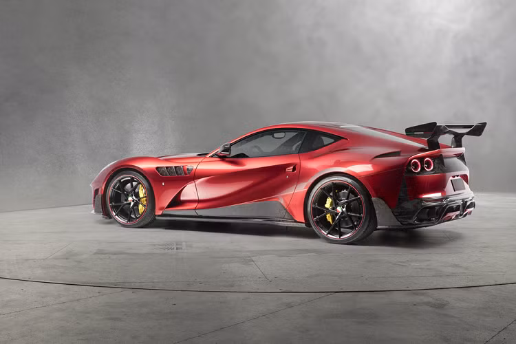 Khả năng tăng tốc từ 0 lên 100km/h của Mansory Ferrari 812 Superfast "Stallone" đạt mức 2,9 giây. Giá bán Ferrari 812 Superfast độ khủng này hiện vẫn chưa được công bố.