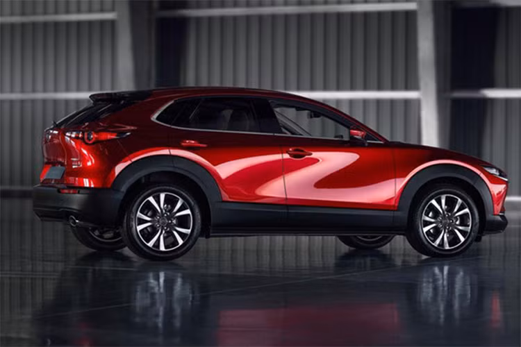 Trong khi đó, động cơ SkyActiv-X 2.0L cho công suất cao hơn – 177 mã lực. Từ bản Sport Lux trở lên, động cơ này sẽ đi kèm với hệ dẫn động bốn bánh toàn thời gian i-Activ AWD của Mazda (tùy chọn).