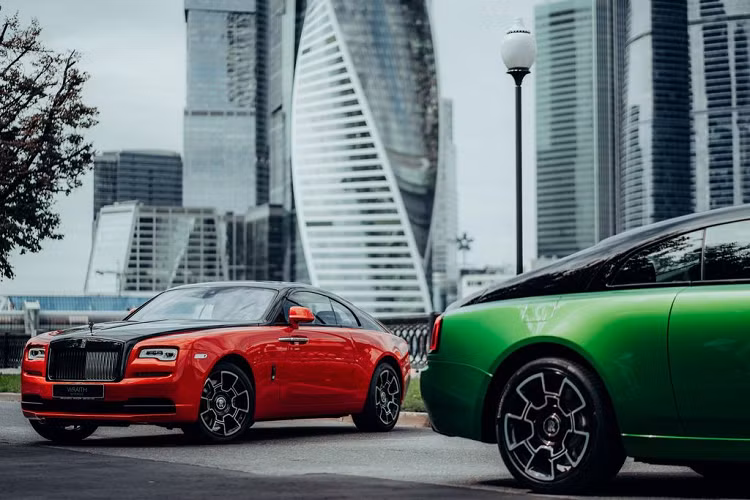 Mới đây, hãng xe siêu Anh Quốc - Rolls-Royce đã chính thức cho ra mắt phiên bản đặc biệt của mẫu Coupe Wraith với tên gọi Black &amp; Bright. Phiên bản Rolls-Royce Wraith Black &amp; Bright đặc biệt này được ra đời dựa trên nguồn cảm hứng từ vẻ đẹp lung linh của màn đêm thủ đô Moscow và nằm trong bộ series Black Badge.