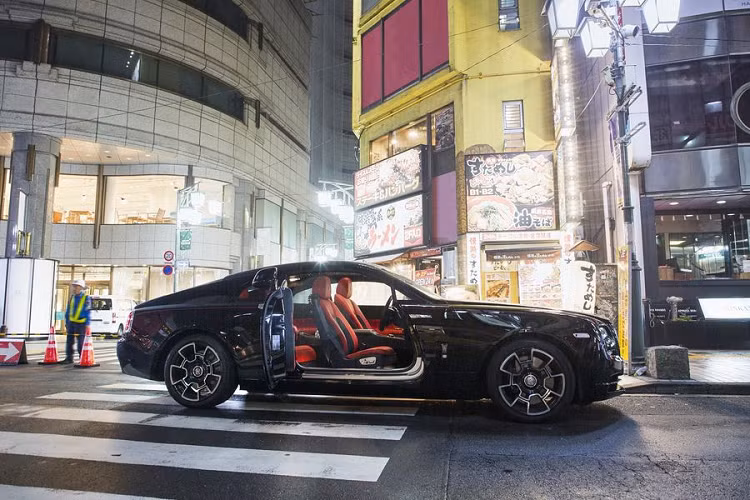 Tại Nhật Bản, những chiếc Rolls-Royce Black Badge khá được ưa chuộng, với hơn 40% các xe Ghost, Wraith và Dawn cung cấp cho khách hàng thuộc bản Black Badge
