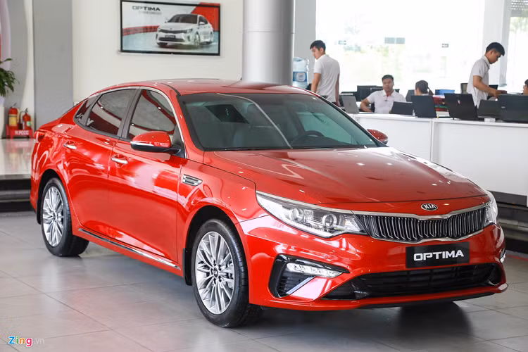 Hiện Kia vẫn chưa có bất cứ xác nhận chính thức nào về các trang bị trên Optima thế hệ thứ 5. Trước mắt, hãng xe Hàn Quốc dự kiến trình làng Optima 2020 tại triển lãm Los Angeles Auto Show 2019 diễn ra vào tháng 11 tới đây.