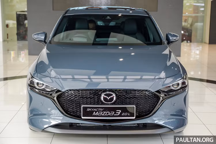  Giá xe Mazda3 2019 từ 34.000 USD (khoảng 792 triệu đồng) tại thị trường Malaysia và sẽ được bán ra từ ngày 17/7. Kết hợp với những tin đồn trước đây, thời gian mẫu xe hạng C được mong đợi nhất hiện nay về Việt Nam đang cận kề.