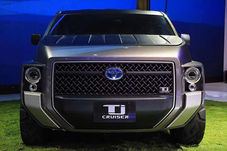 Chữ “T” trong TJ Cruiser có nghĩa là “Toolbox” – “Hộp dụng cụ”, chiếc xe có thể chuyên chở được nhiều đồ vật mà người lái muốn mang theo, trong khi chữ “J” viết tắt cho “Joy” – “Niềm vui” có thể hiểu rằng mẫu xe sẽ mang lại nhiều niềm vui cho người sử dụng trên mọi hành trình. “Cruiser”, là cái tên gắn liền với dòng SUV truyền thống của Toyota và TJ Cruiser thể hiện được sức mạnh và sự tiện ích của mẫu xe.