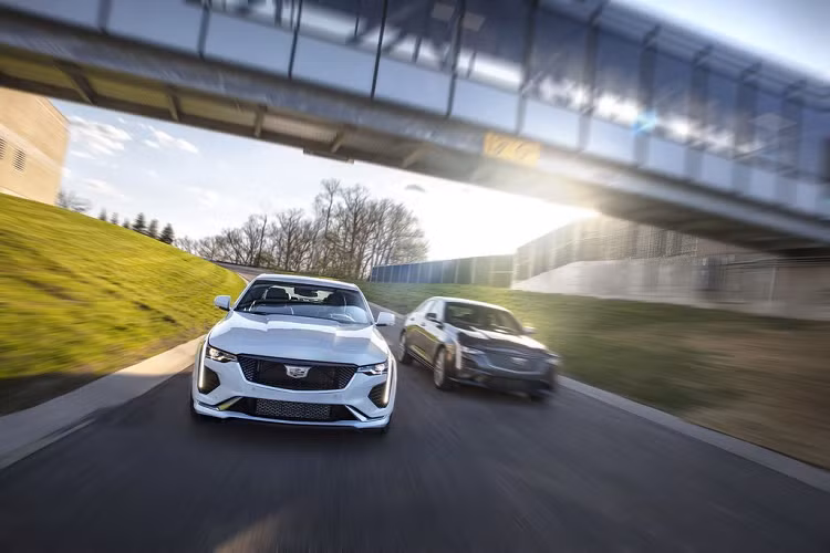 Theo kế hoạch, Cadillac CT4 2020 mới sẽ xuất hiện với 4 phiên bản là Luxury, Premium Luxury, Sport và V-Series với sự khác biệt rõ ràng trong nội – ngoại thất, trang bị tiêu chuẩn hay hệ dẫn động và khối máy.