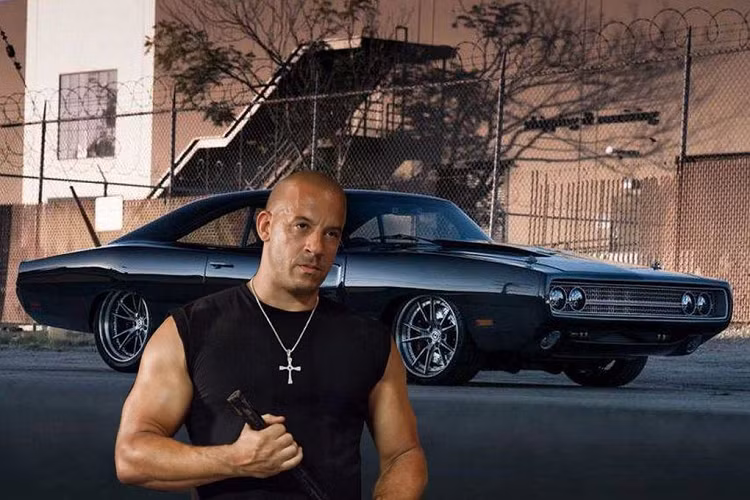 Mới đây, dàn diễn viên tên tuổi của loạt phim danh tiếng Fast and Furious đã mang tới một bất ngờ lớn cho ngôi sao điện ảnh Vin Diesel ngay trên chính trường quay của bộ phim Fast 9, món quà sinh nhật tuổi 52 - chiếc xe cơ bắp Dodge Charger 1970 độ bởi SpeedKore Performance Group vô cùng ấn tượng và hấp dẫn.