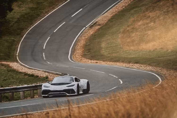 “Tuy nhiên, chiếc xe cần sự ổn định và đáp ứng những yêu cầu của khí thải với Mercedes-AMG One ở vòng tua 1,200 vòng/phút.”