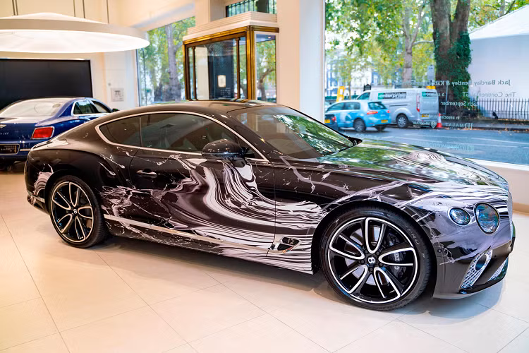 Sau đó, Bentley sẽ bán chiếc xe nghệ thuật độc đáo này. Tuy nhiên, giá của chiếc xe có thể sẽ có giá cao hơn so với Continental GT tiêu chuẩn (Hiện đang có giá khởi điểm chỉ từ 200.000 USD).