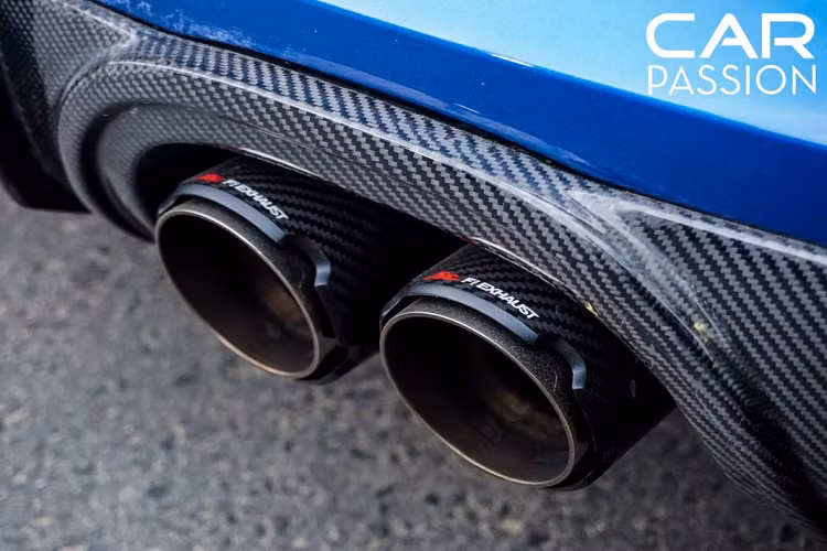 Porsche Cayman 2014 sử dụng động cơ 6 xi-lanh thẳng hàng có dung tích 2.7 lít, sản sinh công suất tối đa 275 mã lực.