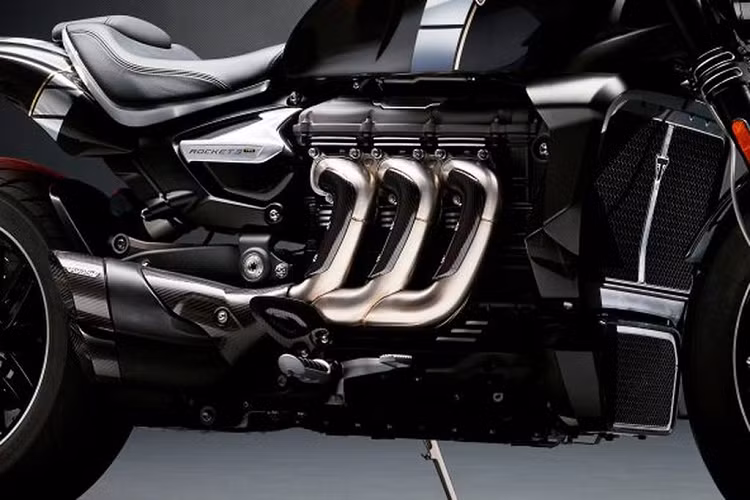 Về mức giá bán tại thị trường Mỹ, giá xe Triumph Rocket 3 R và GT có mức giá lần lượt là $21,900 và $22,600 khoảng 508 đến 524 triệu đồng).