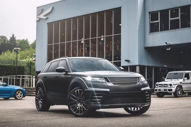 Được biết, từ trước khi đến với Kahn chiếc SUV cao cấp này đã sở hữu khá nhiều trang bị tiêu chuẩn và tùy chọn đáng chú ý.