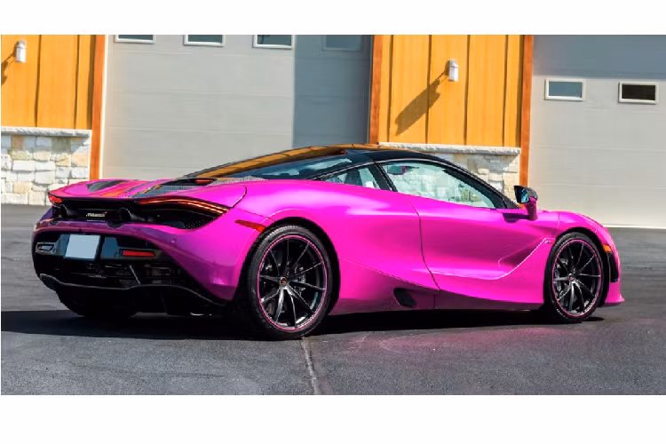 Ngoài ra, trong lần đấu giá này còn xuất hiện khoảng 8 cái tên khác như Mercedes-Benz SLS AMG, Ferrari 488 Spider, Ferrari F430 Spider, Porsche 911 R, BMW M5 First Edition, 2008 Mercedes-Benz CL65 AMG 40th Anniversary và cả một chiếc 1936 Cadillac Series 70 Fleetwood Convertible Coupe.