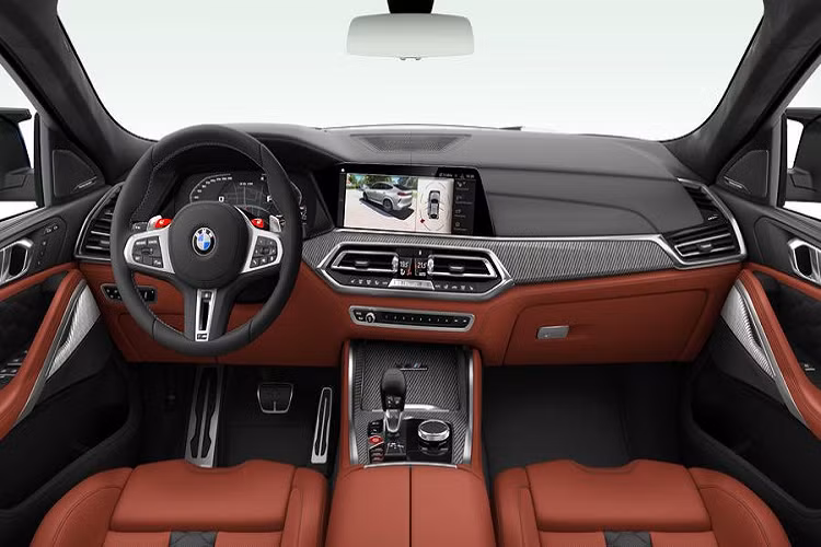 Những chiếc SUV hiệu suất cao của BMW chỉ cần 3,8 giây để tăng tốc từ 0 - 100 km/h, trước khi cán tốc độ tối đa 250 km/h theo tiêu chuẩn và 290 km/h khi được trang bị thêm gói M Driver.