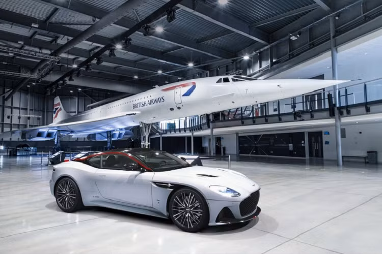 Được giới hạn sản xuất chỉ 10 chiếc, mẫu siêu xe Aston Martin DBS Superleggera Concorde sẽ cùng với Vanquish S Red Arrows, Vantage Blades và V12 Vantage S Spitfire 80 là những mẫu xe Anh quốc được lấy cảm hứng từ phương tiện hàng không.