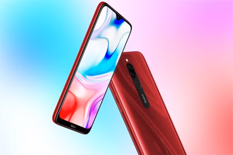 Máy sẽ được bán ra với 3 phiên bản màu sắc gồm Sapphire Blue, Ruby Red và Onyx Black. Phiên bản RAM 3 GB, bộ nhớ 32 GB có giá 112 USD, trong khi đó, bản RAM 4 GB, bộ nhớ 64 GB có giá 126 USD. Redmi 8 sẽ cạnh tranh trực tiếp với một số sản phẩm như Realme C2, Nokia 3.2 hay Oppo A3s. 