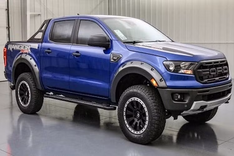 Kể từ khi ra mắt tới nay, mẫu bán tải Ford Ranger Raptor mới mang đậm phong cách thể thao đã được người yêu xe đánh giá cao và rất hút khách ở nhiều thị trường châu Á, châu Đại Dương cùng châu Âu.