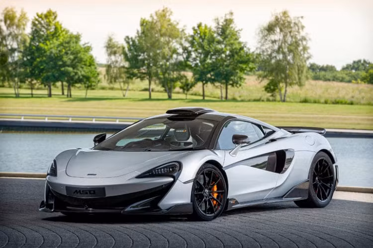 Mẫu siêu xe Mclaren 600LT cuối cùng mới đây đã chính thức lăn bánh khỏi dây chuyền sản xuất của hãng xe Anh quốc, nó trở nên đặc biệt hơn khi được mang trên mình gói nâng cấp của bộ phận MSO.