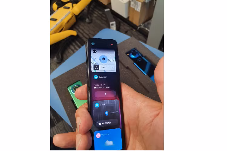 Cha đẻ Android hé lộ smartphone màn hình dài dị thường - Hình 2 Cha de Android he lo smartphone man hinh dai di thuong-Hinh-2