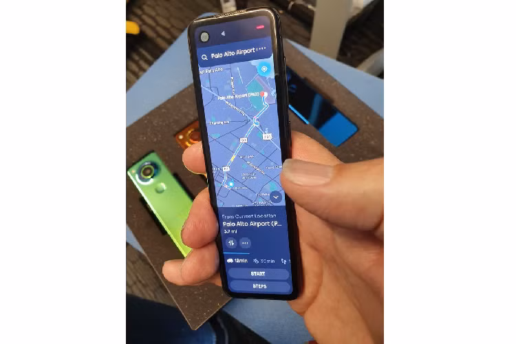 Cha đẻ Android hé lộ smartphone màn hình dài dị thường - Hình 3 Cha de Android he lo smartphone man hinh dai di thuong-Hinh-3